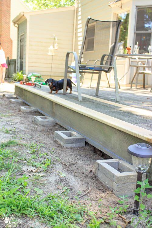 Great DIY deck restore project on a small budget. Love the cheap ways to fix up the backyard outdoor space.