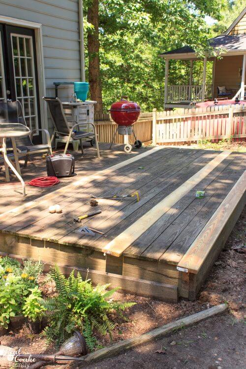 Great DIY deck restore project on a small budget. Love the cheap ways to fix up the backyard outdoor space.