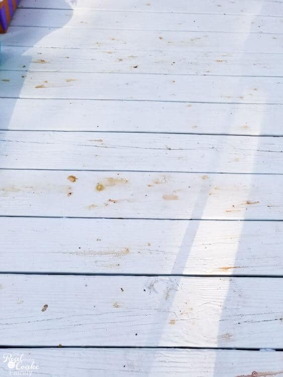 Love this DIY deck restore project they are completing on a small budget. Great cheap ways to fix up the backyard outdoor space. and make it pretty again. 