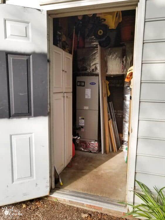 Such great DIY shed ideas to organize the garden tools, pet supplies, and our tools. Love the tips and Rubbermaid storage idea. These would work great for our garage as well. 