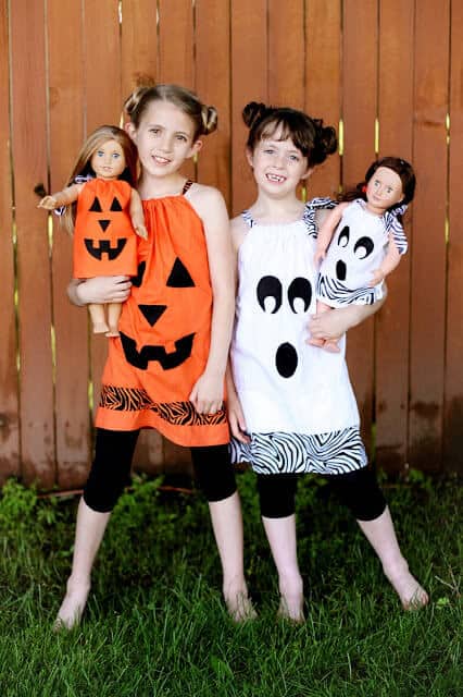 These are 13 simple DIY AG Doll Crafts for Halloween! Cute and Easy ideas for accessories, clothes and costumes. Perfect Halloween crafts for our American Girl Dolls this year. 