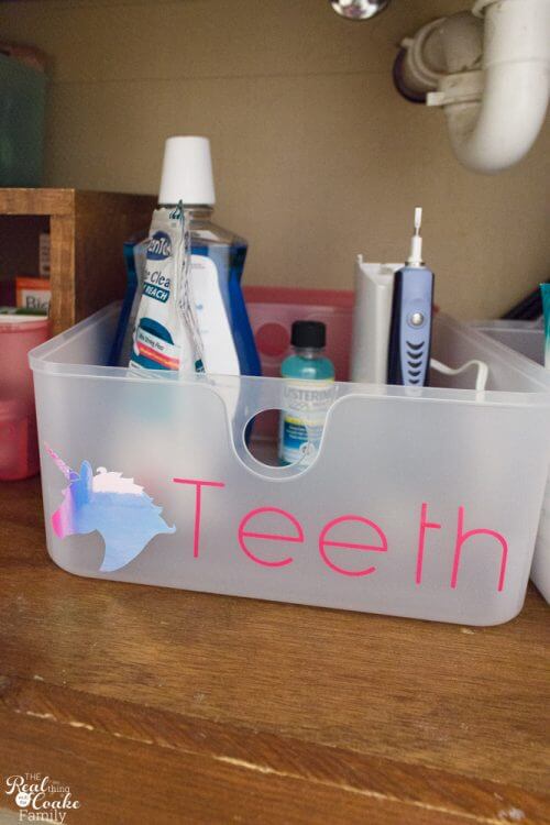 Great kids bathroom organization tips! These are easy ideas perfect for a small bathroom. Love the cute DIY storage ideas that my teen/tween will love!