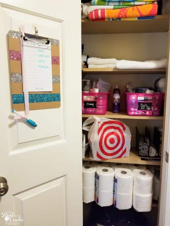 Great ideas for my small linen closet organization. Love the free organizational printables and cute craft to use for being more organized. 