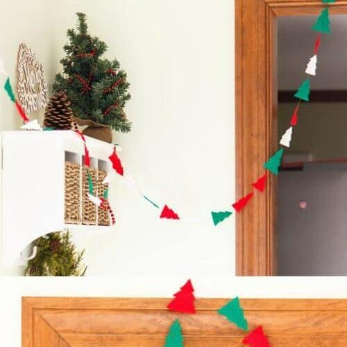 Fun Felt DIY Christmas Garland