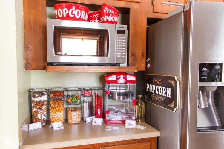 Perfect for keeping family movie night organized and fun! Love the organization ideas for the food and the great containers. 