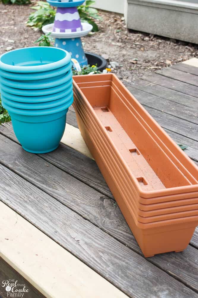 painting-plastic-flower-pots-add-personality-to-your-outdoor-space