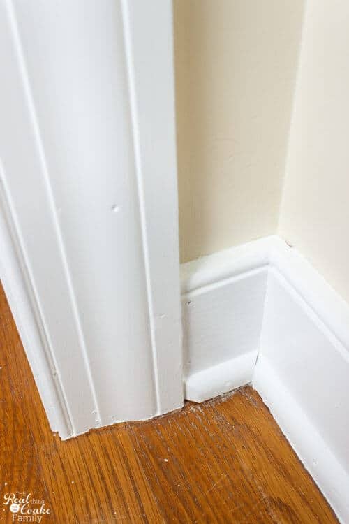 Such a great guide on how to paint trim! It goes step by step on how to complete this simple DIY and make pretty changes in my home decor. 