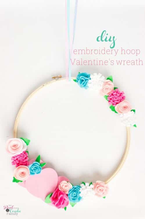 Tutorial to make a cute diy valentines wreath! Easily make this embroidery hoop wreath to add to your valentines day decor. 