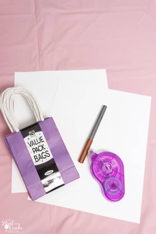 st and easy to make bags for an award ceremony. They are a simple and inexpensive way to add some cuteness to your badge presentation. 