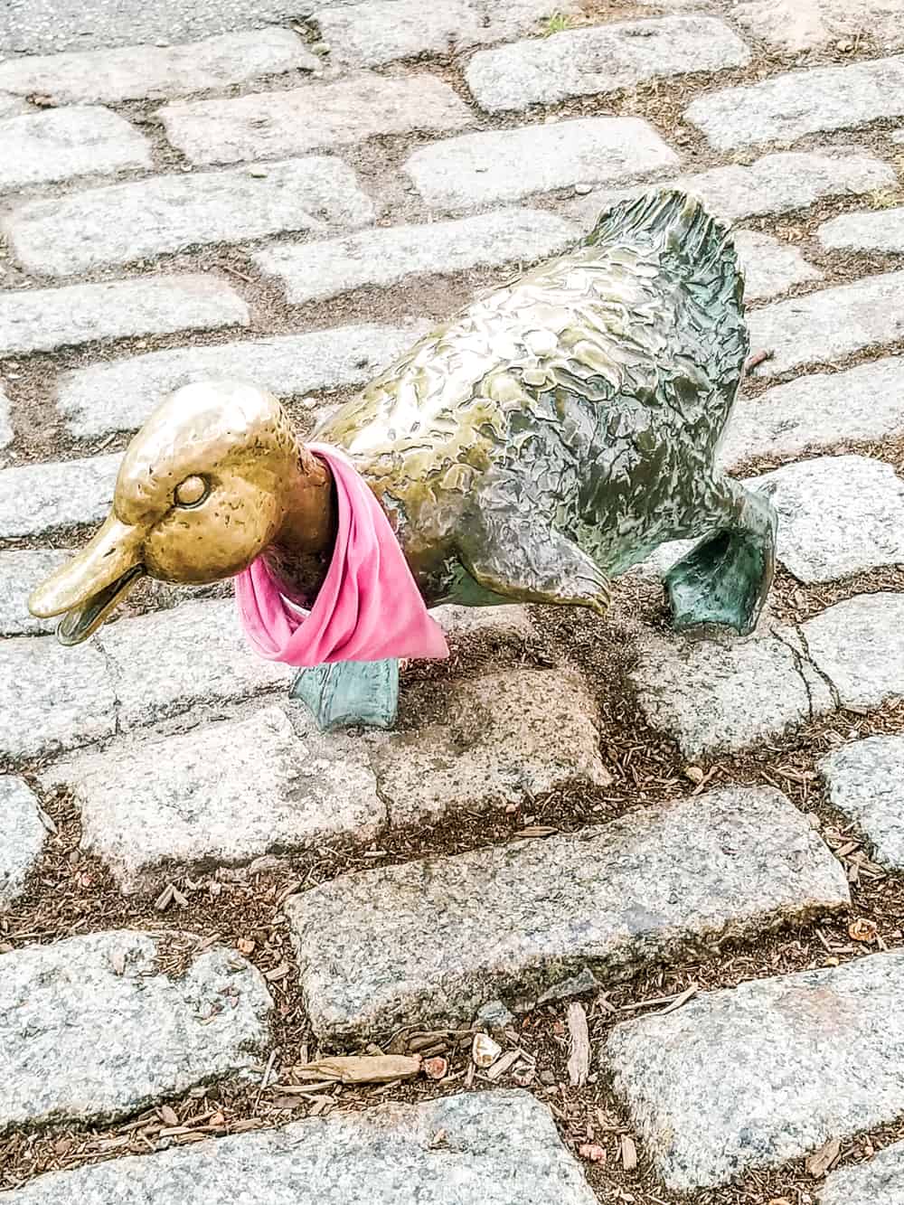 baby duck in make way for ducklings statue